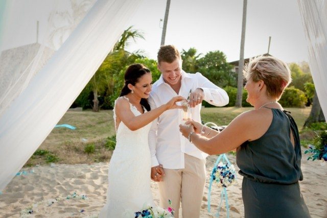 photographer Phuket wedding beach